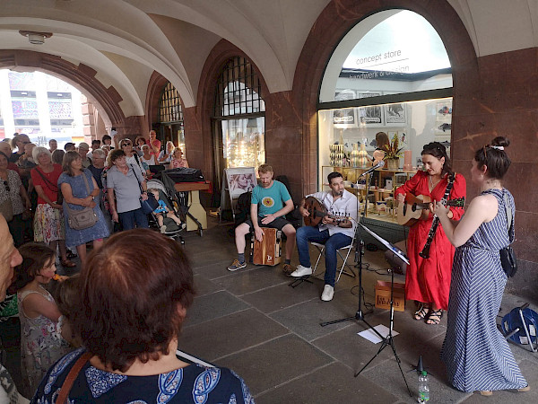 Hentrich & Hentrich beim 3. Jüdischen Straßenmusikfestival "Le Chaim"