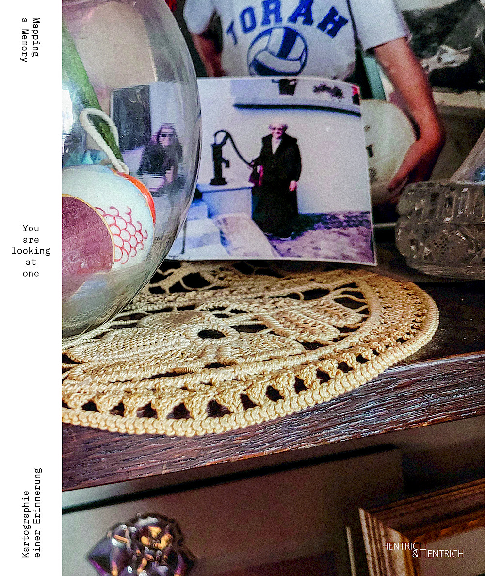 Buchpremiere Mandy Gehrt: You are looking at one! Kartographie einer Erinnerung